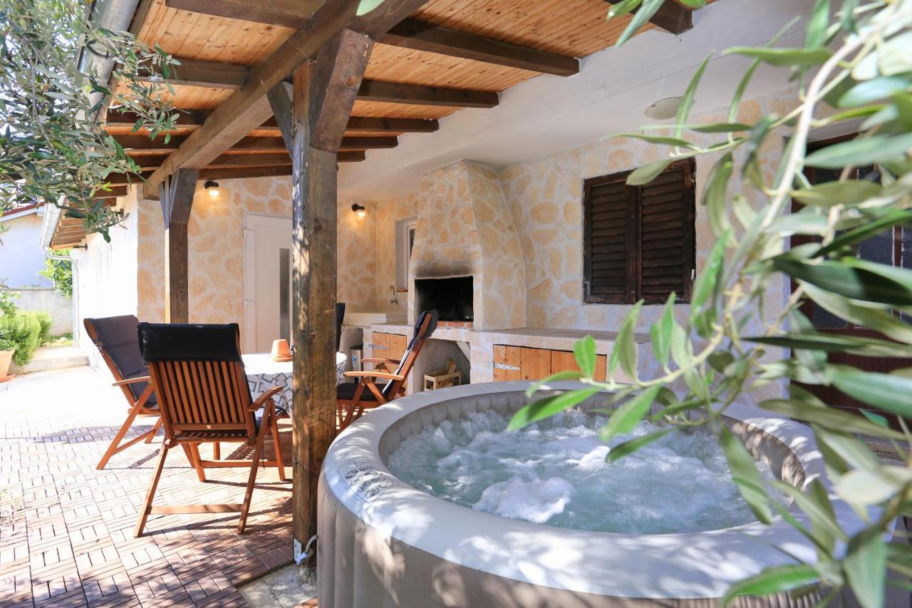 Hacienda Mia With Yacuzzi And Free Parking Zadar Exterior photo