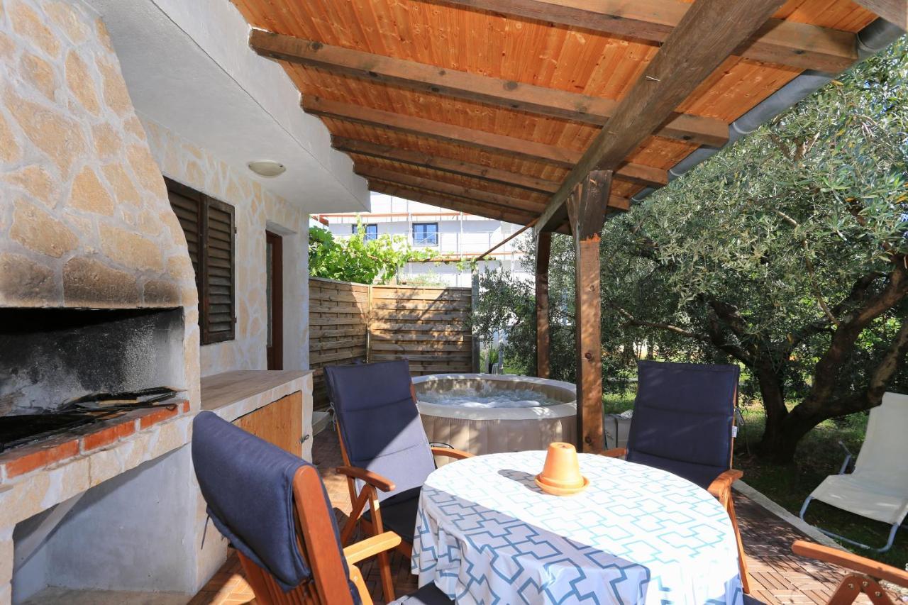 Hacienda Mia With Yacuzzi,Bbq , Free Parking Villa Zadar Exterior photo