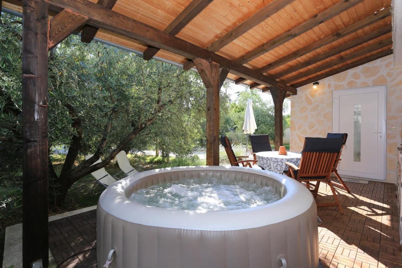 Hacienda Mia With Yacuzzi,Bbq , Free Parking Zadar Exterior photo